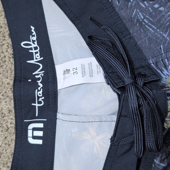 Travis Mathew Board Shorts Tropical Floral Print Navy Blue Yellow Men's Size 32 - Picture 4 of 10